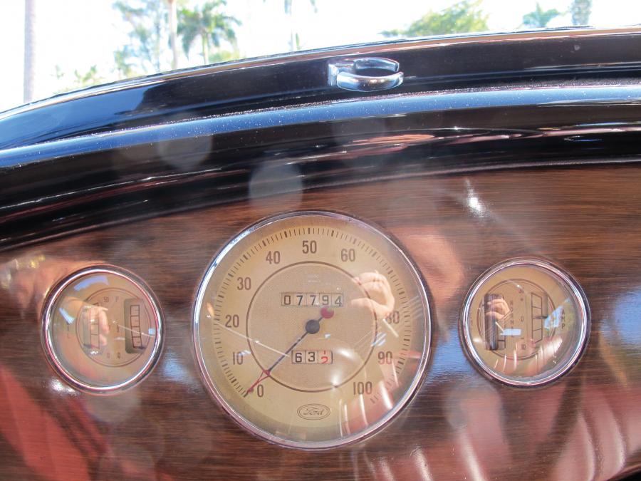  Ford 2-Door Custom Phaeton 1936 года  (фото 7 из 13)